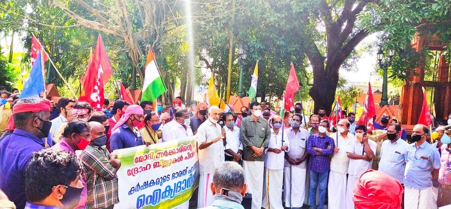 CITU state general secretary Com. Elamaram Kareem inaugurates protest demonstration in solidarity with the Bharat Bandh